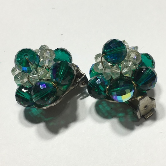 ๐ Vintage AB Cluster Clipon Earrings - Picture 3 of 8